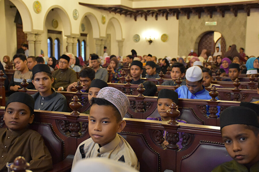 Malezya'da Kur'an-ı Kerim eğitimi gören çocuklar.