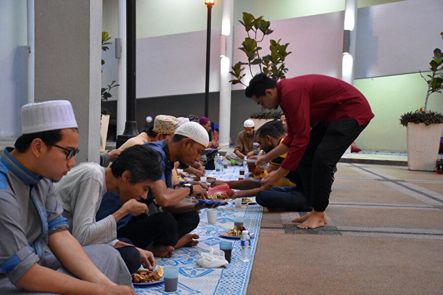 Malezya'da ilk iftar böyle yapılmıştı.