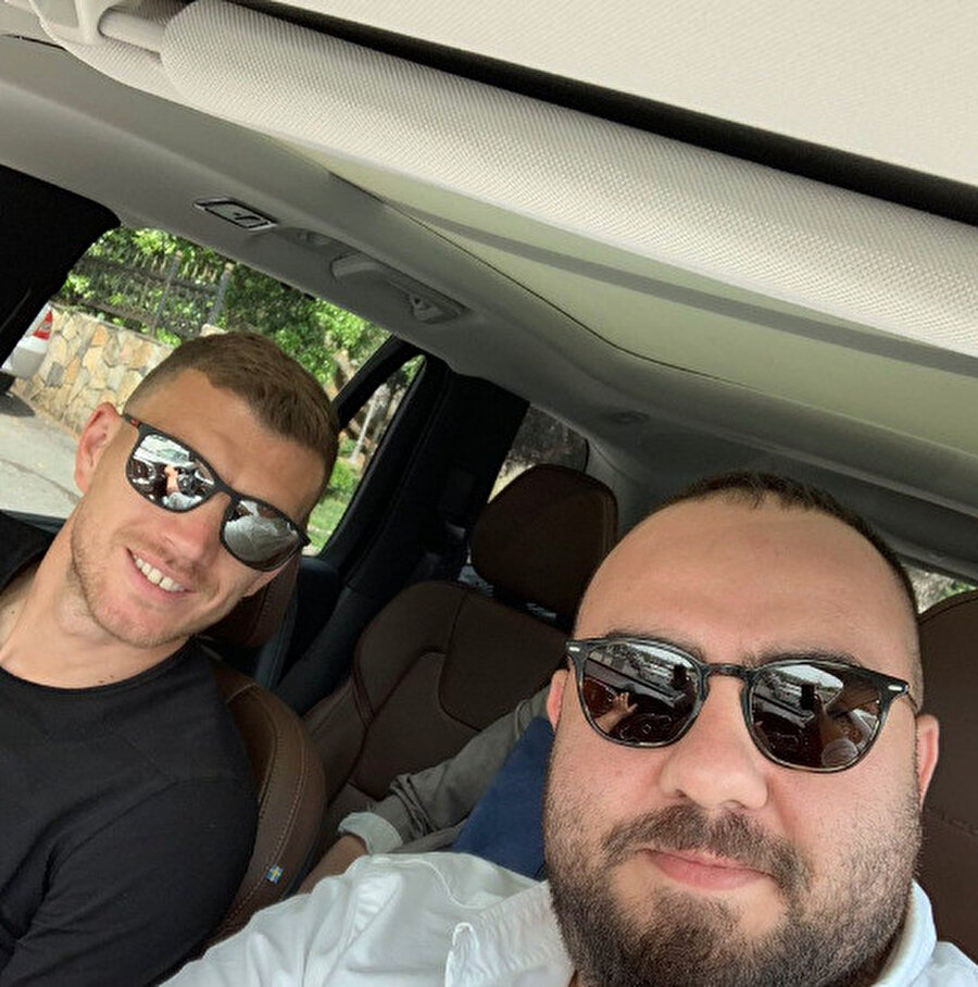 Boşnak futbolcu, Türk menajer arkadaşıyla birlikte geziyor.