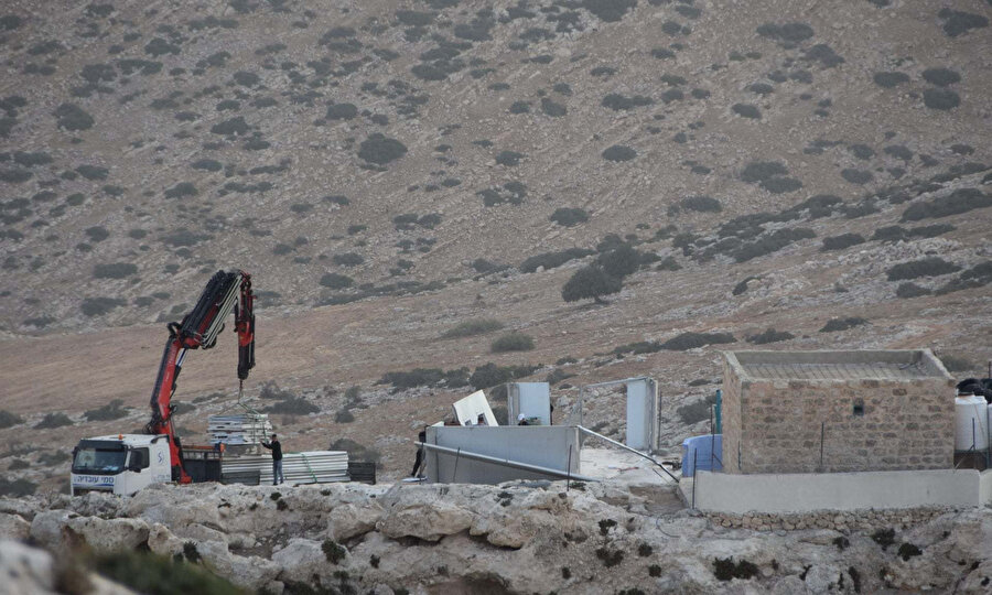 Kuzey Batı Şeria'daki Ibziq'de AB yardımı ile finanse edilen prefabrik derslikler İsrail makamları tarafından sökülmüş ve el konulmuştu.