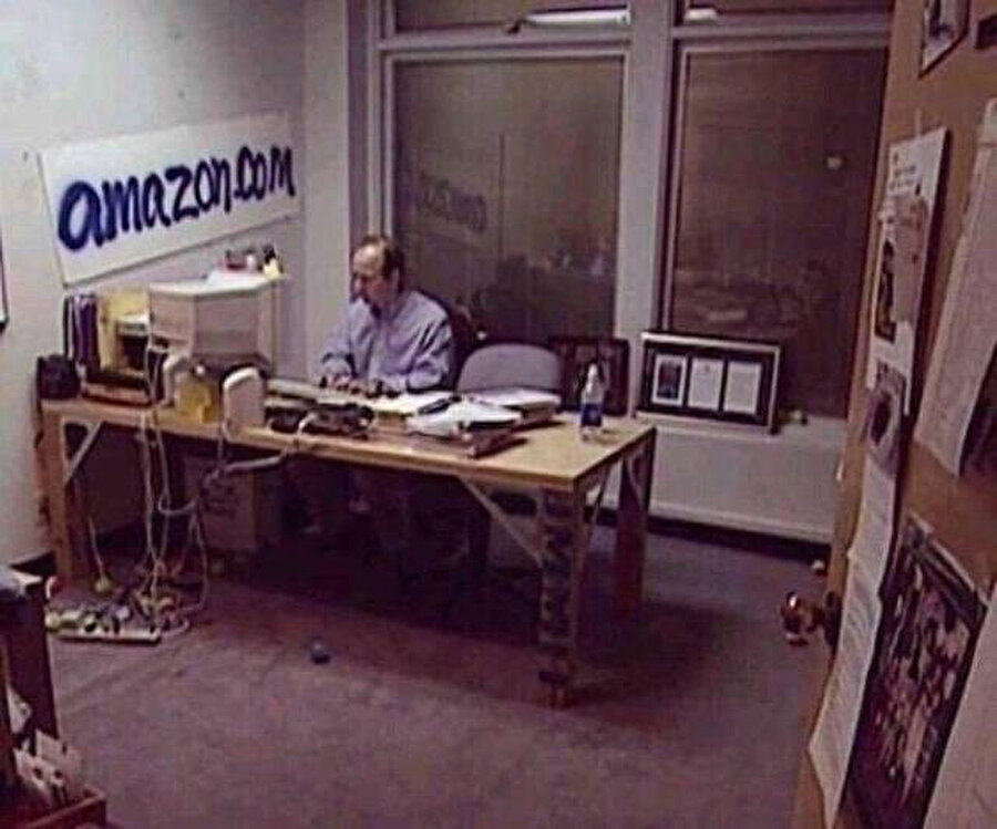 Amazon'un 1994 yılındaki ofisi. İşler biraz 'fazla' büyümüş. :) 