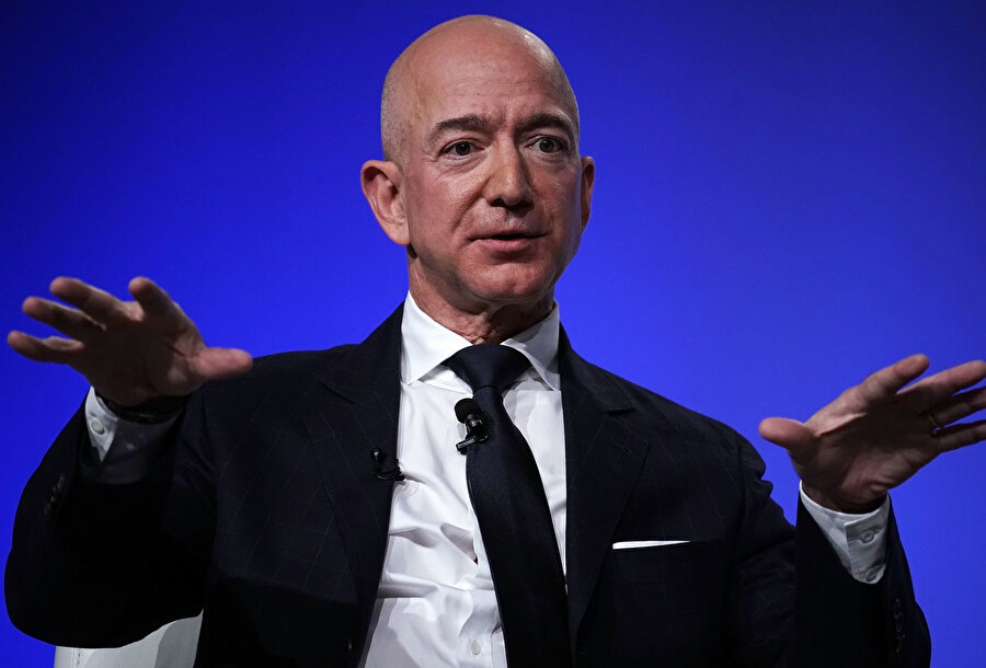 Jeff Bezos'un zorlu süreci nasıl yöneteceğini zaman gösterecek. ABD'li ticaret dahisinin yoğun toplantılara şimdiden başladığı ifade ediliyor. 