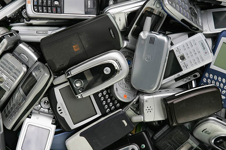 E-atıkların büyük bir kısmını kullanılmış cep telefonları oluşturuyor.