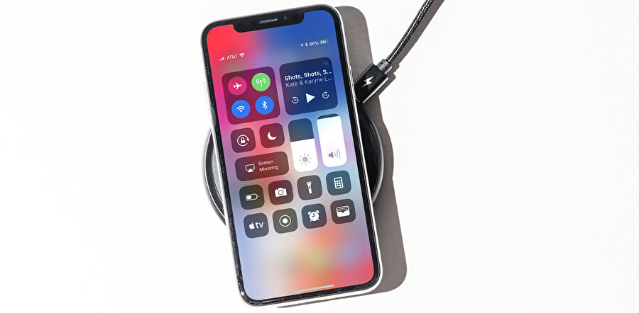 Akıllı şarj özellikleri sayesinde iPhone'ların bataryası çok daha iyi optimize edilebiliyor. 