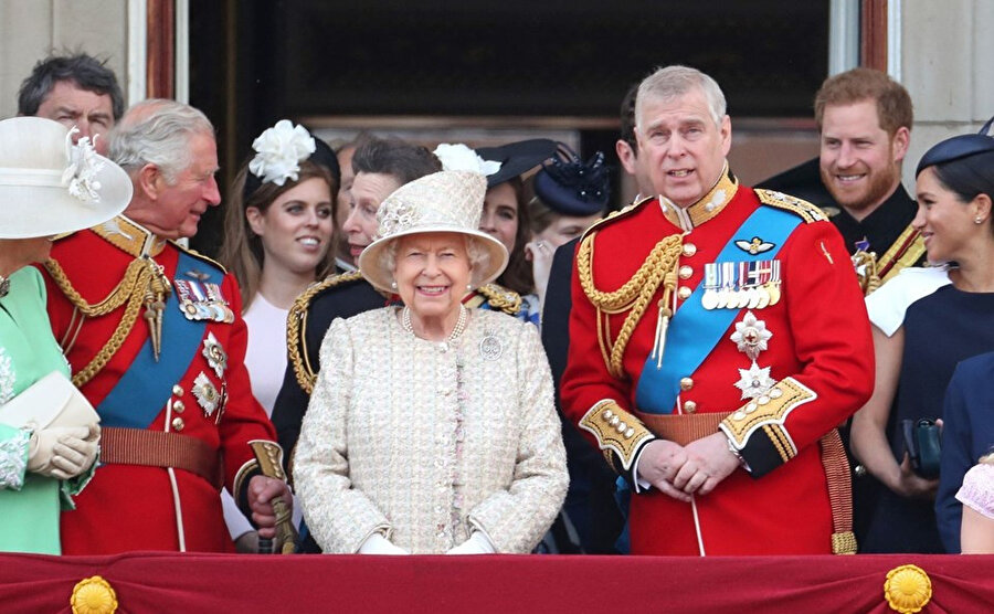 Kraliçe Elizabeth, tahtta en uzun süre kalan ingiliz hükümdarı ünvanına sahip