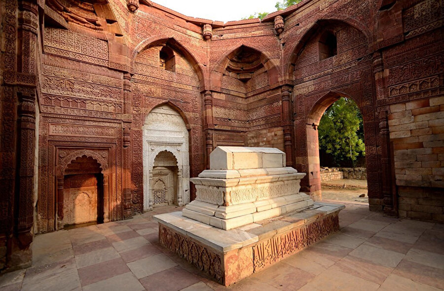 Şemseddin İltutmuş'un Delhi'deki mezarı.