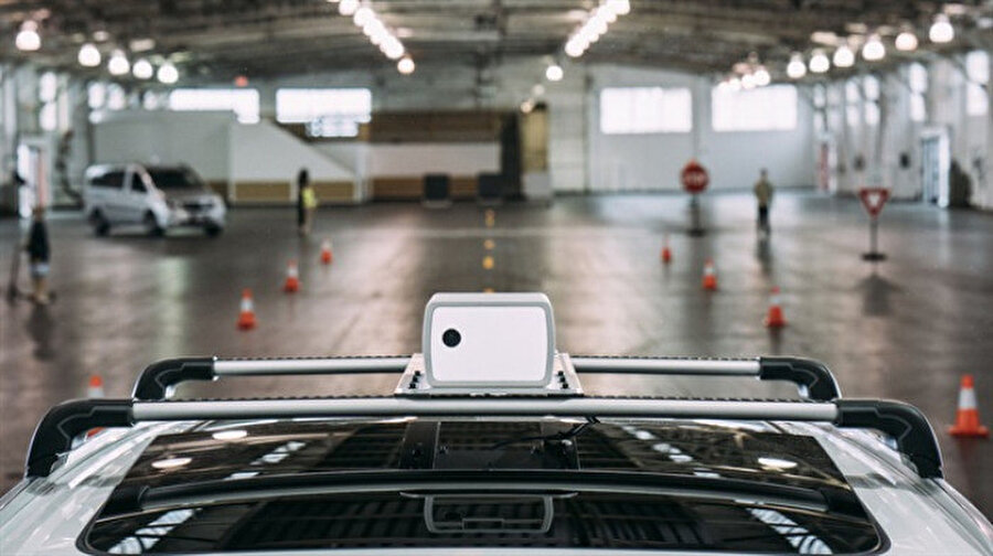 Sürücüsüz otomobiller için geliştirilen Aeva sensörü Audi spor otomobilin üzerinde görülebiliyor.
