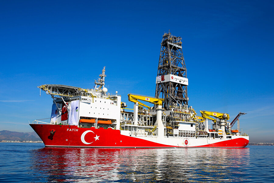 Güney Kıbrıs Rum Yönetimi'nin Fatih sondaj gemisi mürettebatına ilişkin aldığı karara Türkiye sert yanıt verdi.