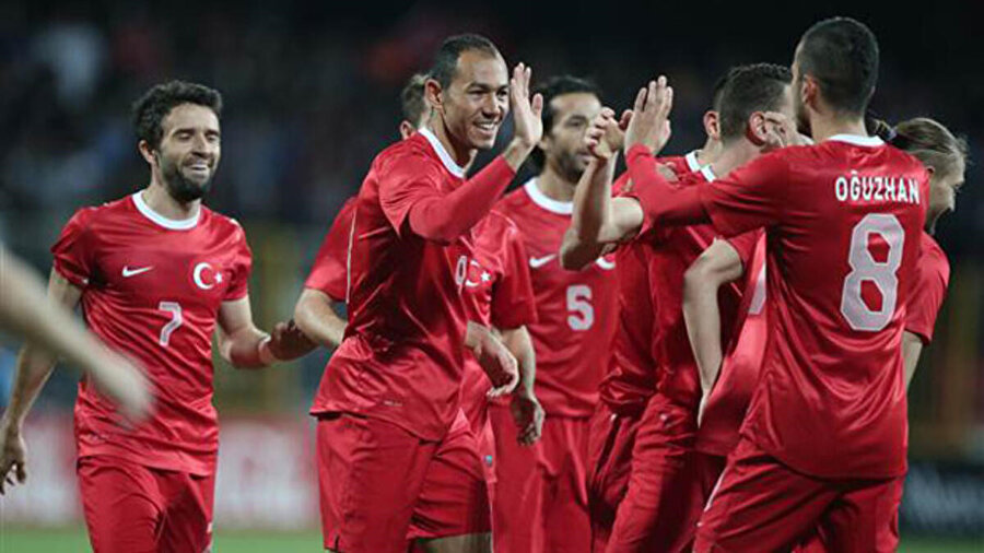 Mersin'de oynanan maçta millilerimizin gol sevinci.