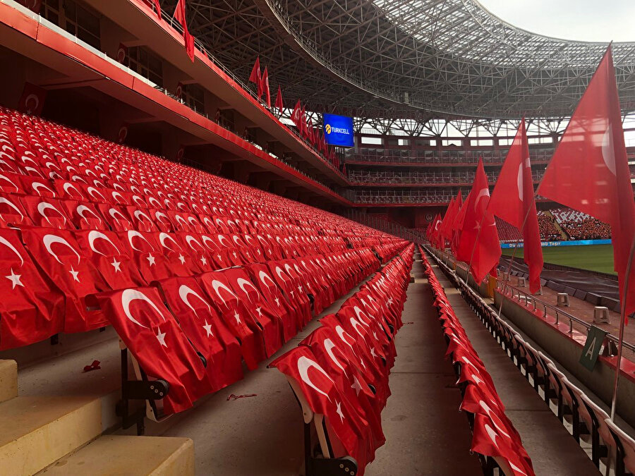 Türkiye - Ukrayna maçı öncesinde Antalya Stadyumu.