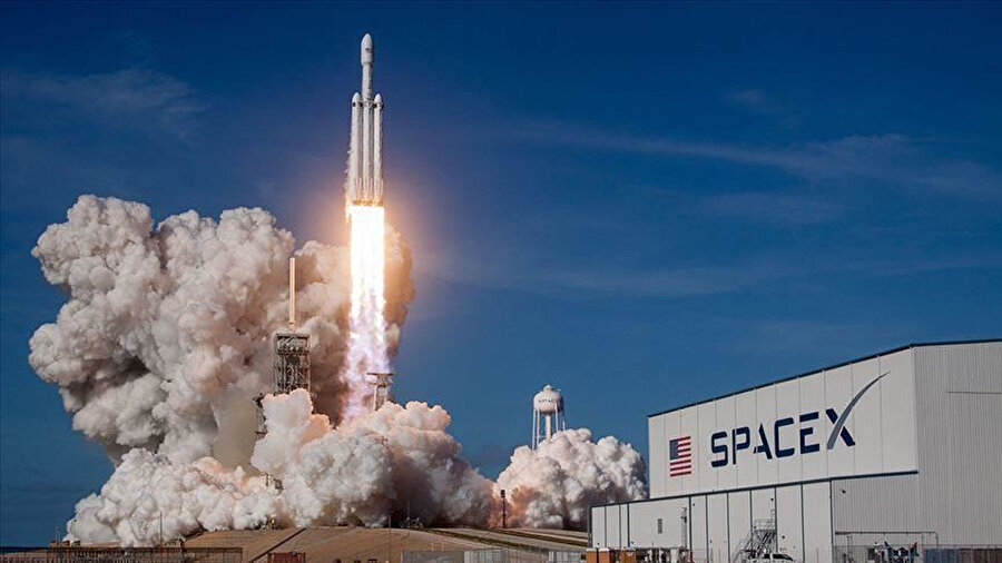SpaceX'in Falcon 9 roketi ile California'daki Vandenberg Hava Kuvvetleri Üssü'nden yörüngeye gönderildi.