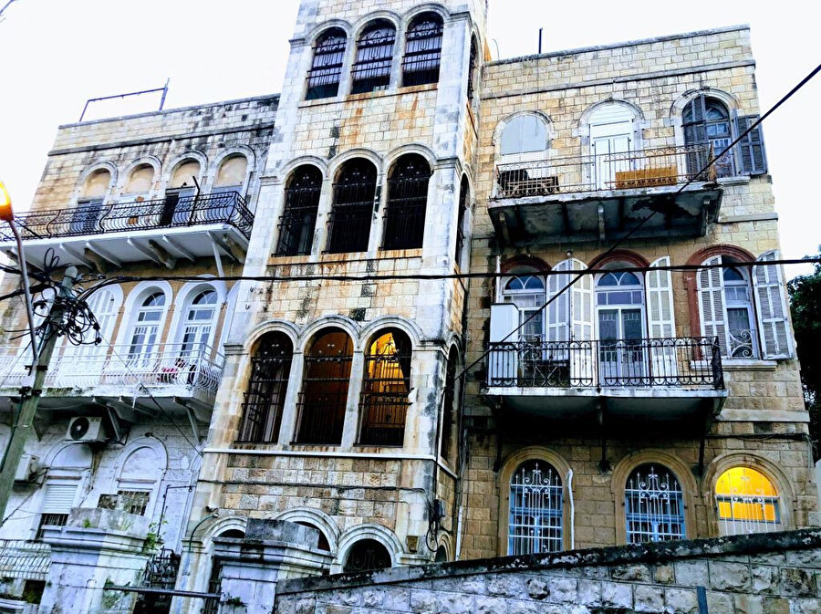Hayfa'da satılığa çıkarılan Osmanlı dönemine ait bir apartman.
