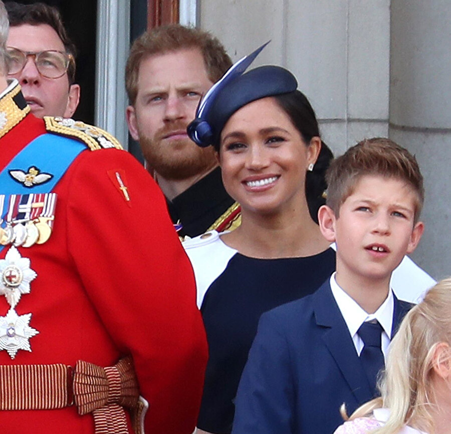 Meghan Markle ve Prens Harry Kraliçe'nin doğum gününde yaşadıkları gerginlikle kameralara yansıdı