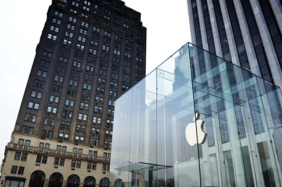 Apple, akıllı telefon dünyasına ek ürünlere de büyük önem veriyor, özel yatırımlar yapıyor. 