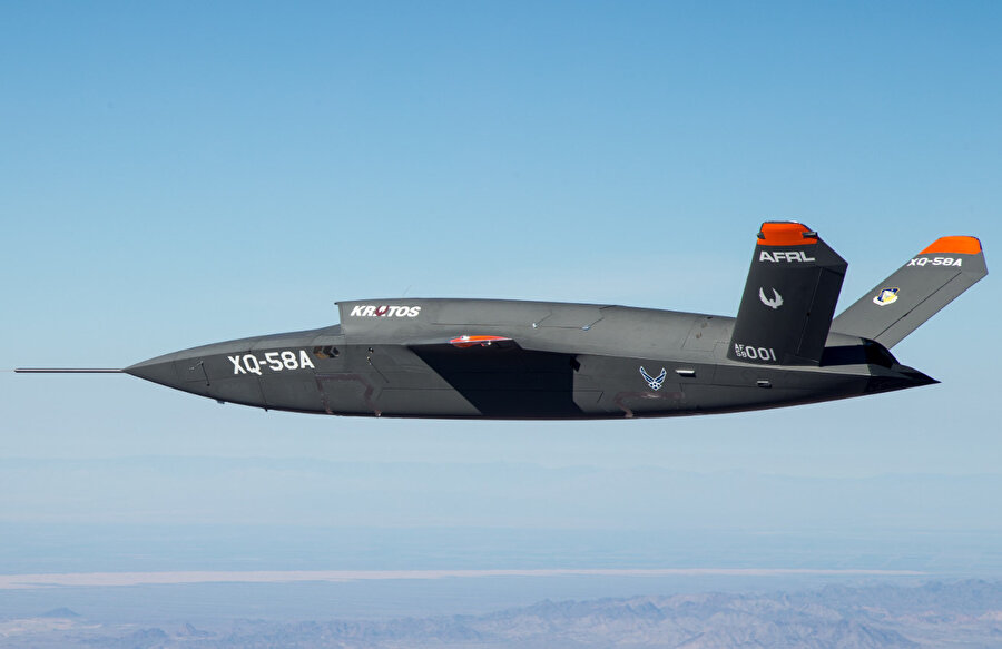 ABD'nin 2.5 yıldır üzerinde çalıştığı İnsansız savaş uçağnını test aşamasından bir kare