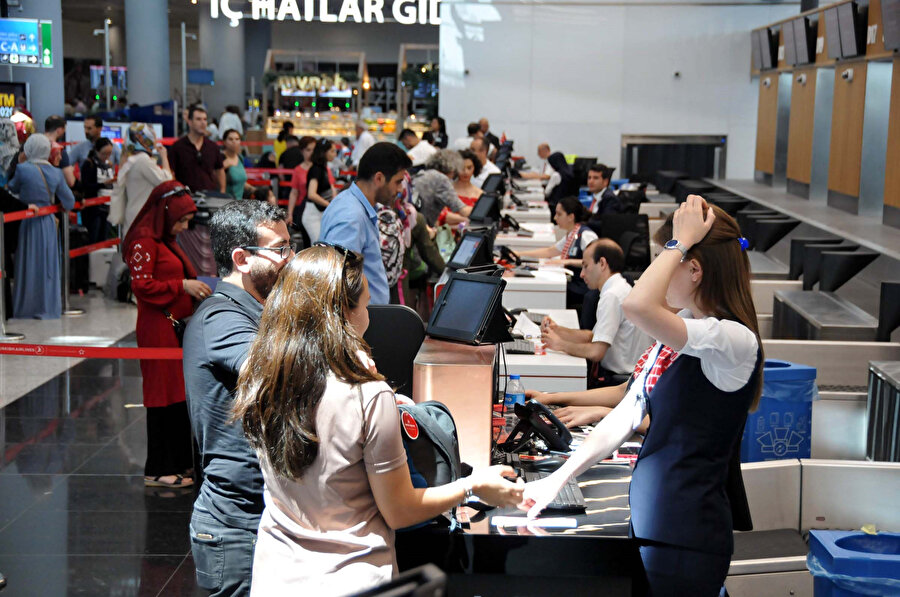İstanbul Havalimanı'nda seçim nedeniyle yoğunluk yaşandı.