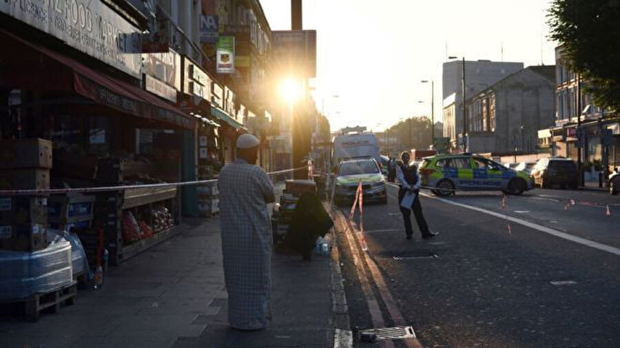 19 Haziran 2017 tarihinde 47 yaşındaki bir kişi, Londra'nın kuzeyindeki Finsbury Park Camii yakınlarında araçlı saldırı düzenledi. Saldırı sonucunda bir kişi yaşamını yitirirken, 10 kişi de yaralandı.
