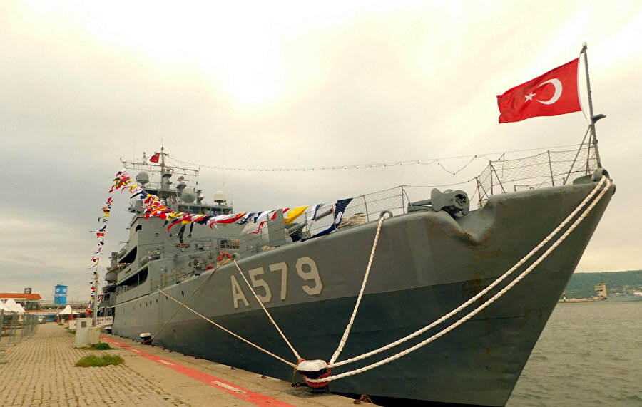 Milli Savunma Üniversitesi öğrencileri, 'Açık Deniz Eğitimleri' kapsamında Bulgaristan'ın Varna limanına gitmişti.