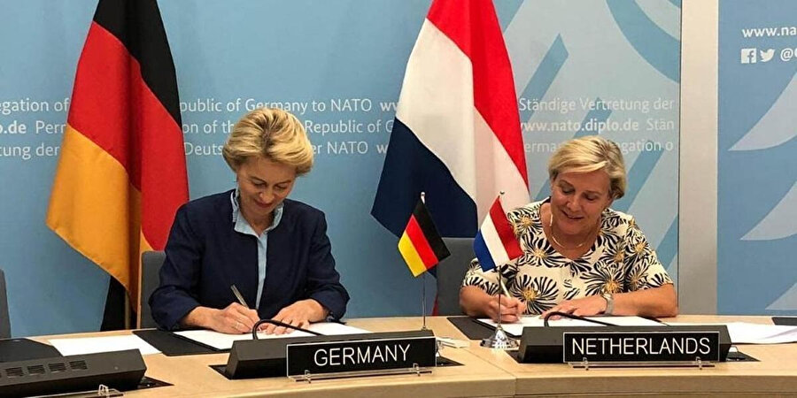 Almanya ve Hollanda temsilcileri, Belçika'nın Bürksel şehrinde Tactical Edge Networking'i imzaladı. 