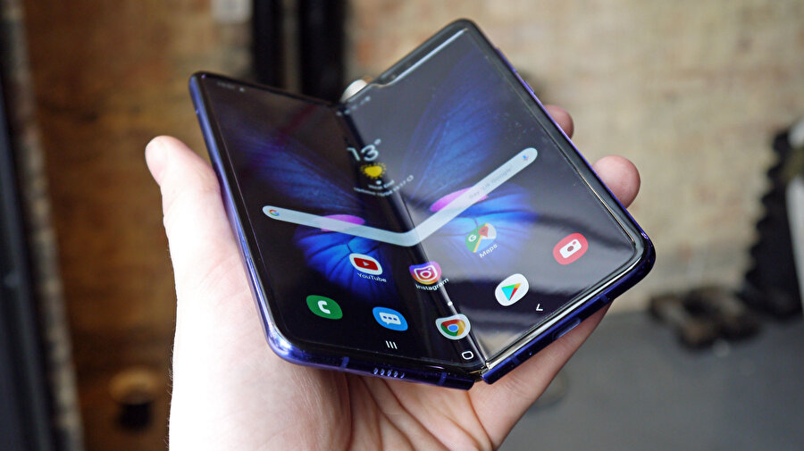 Samsung Galaxy Fold katlanabilir telefon,