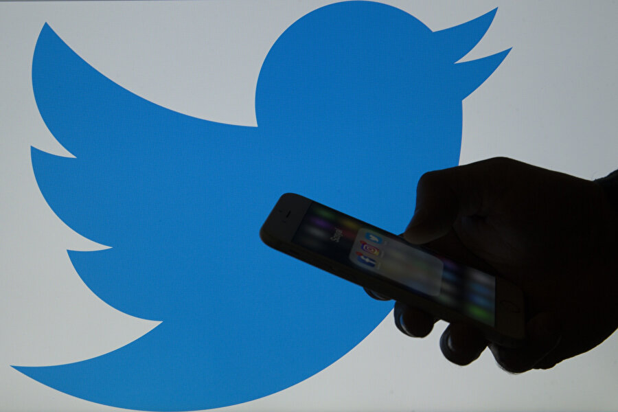 Sosyal ağlara erişmekte sorun yaşayan kullanıcılar, şikayetlerini twitter üzerinden bildiriyor.