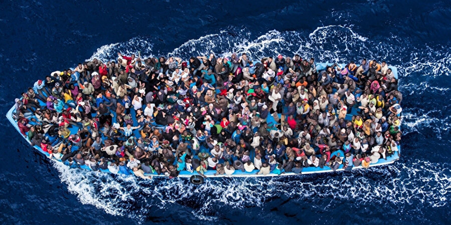 Göçmenler daha iyi bir hayat yaşamak için Avrupa'ya geçişte yasa dışı yolları kullanmak zorunda kalıyor.