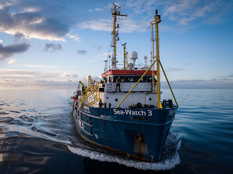 Göçmenleri taşıyan Sea Watch 3 isimli gemi