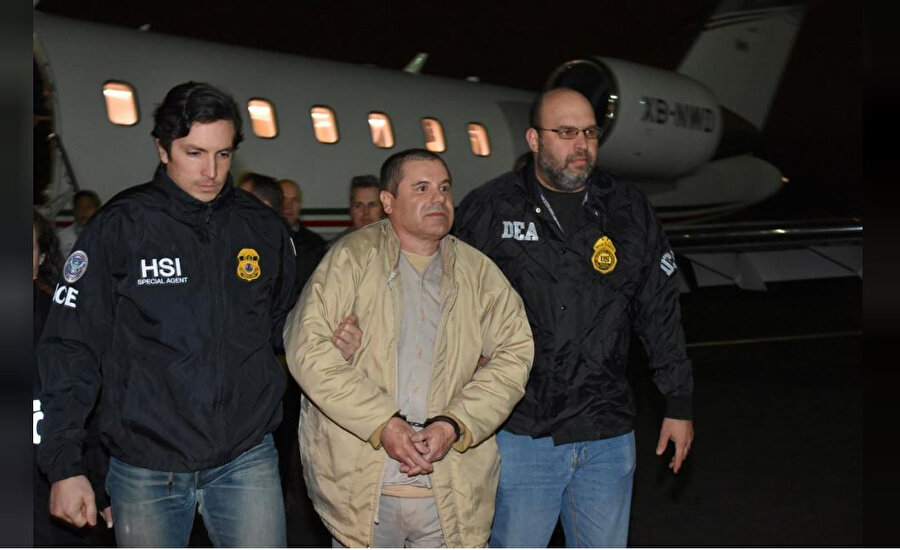  'El Chapo' Guzman, 19 Ocak 2017’de Meksika’dan ayrılmasının ardından ABD, New York’taki Long Island MacArthur havaalanına gelirken görünüyor.