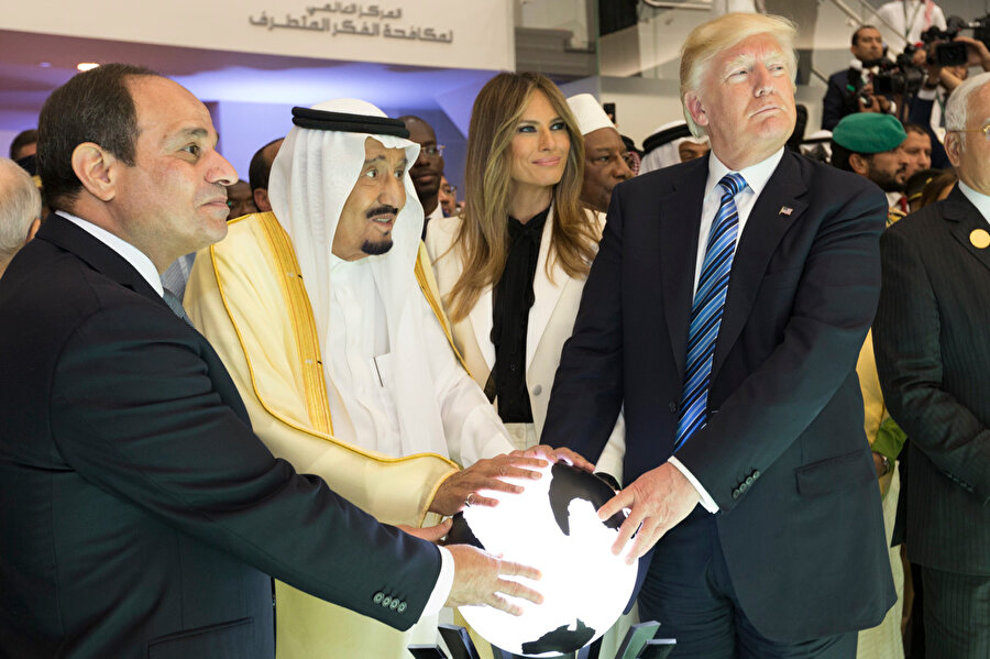 Suudi Arabistan, Mısır ve Birleşik Arap Emirlikleri (BAE) tarafından da desteklenen ABD'nin Kudüs'ü İsrail'e altın tepside sunma planı.