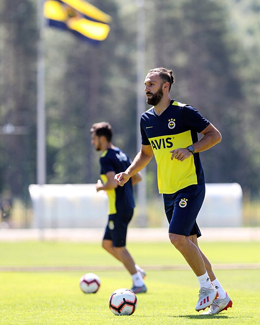 Vedat Muriqi, Fenerbahçe formasıyla ilk idmanında.