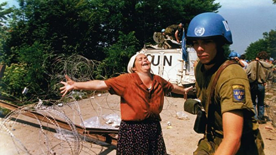 BM Barış Gücü askerleriyle karşılaşan Bosnalı kadının feryadı.