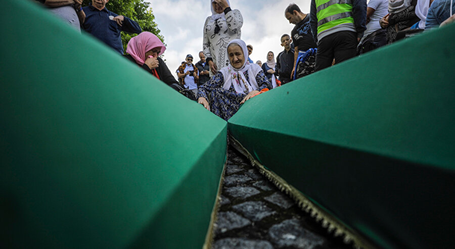 Srebrenitsa katliamının 24. yılında göz yaşları yine sel oldu.