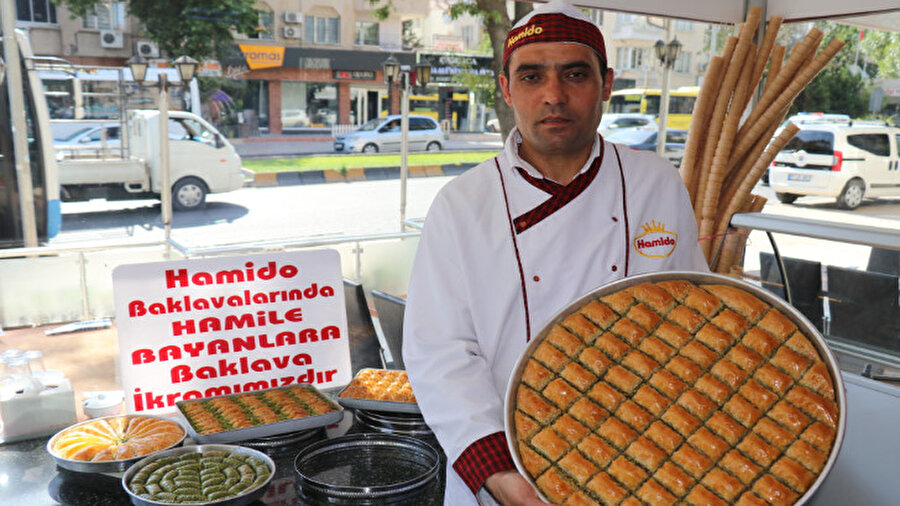 Hamile kadınlar için bedava baklava kampanyayı başlatan Hamido Baklavaları, diğer baklavacıları da destek vermeye çağırdı