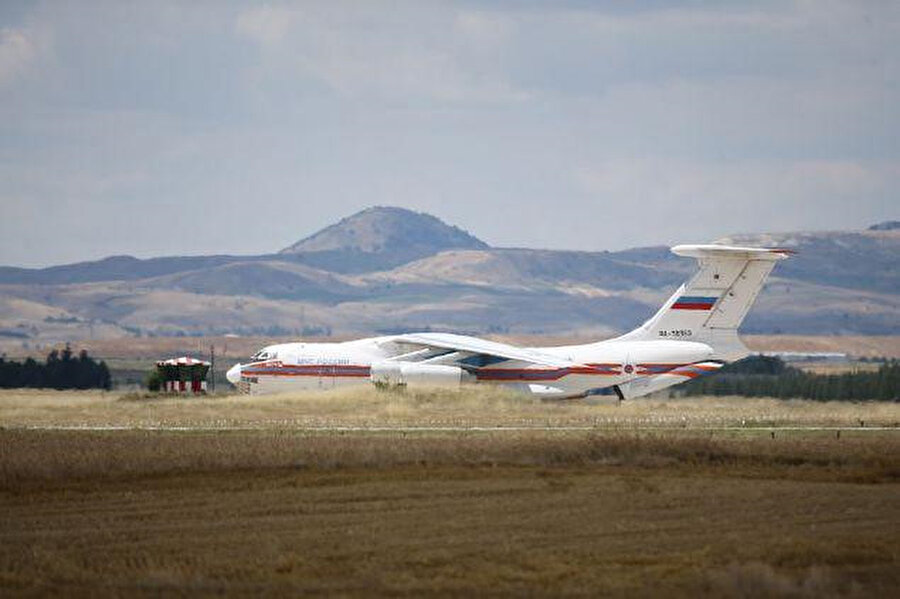 S-400'leri getiren uçaklardan Antonov 124