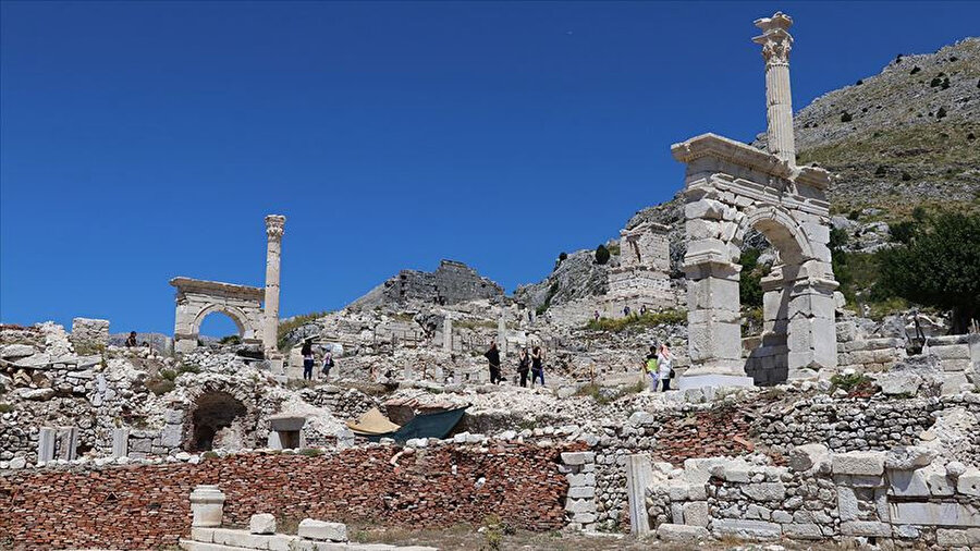 Antik kent turistlerin ilgi odağı oldu 