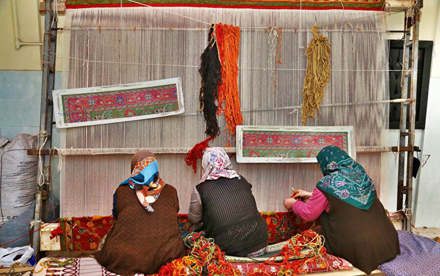 Halı dokuma sanatıyla ilgili Sivas'ın Şarkışla ilçesinde destekleyici çalışmalar yapılıyor 