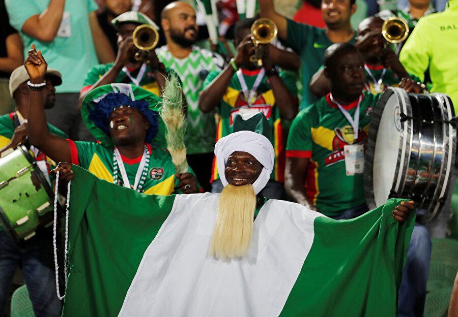 Tunus - Nijerya maçına damga vuran renkli futbolsever.
