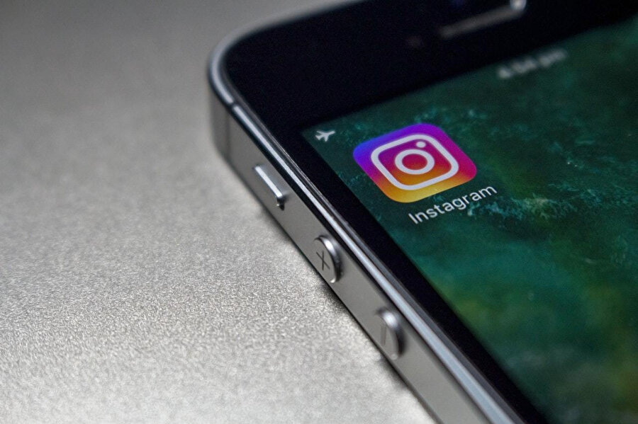 Instagram, 'logo değişikliğiyle' başlayan sürecin ardından neredeyse 'her şeyi' değiştirdi.
