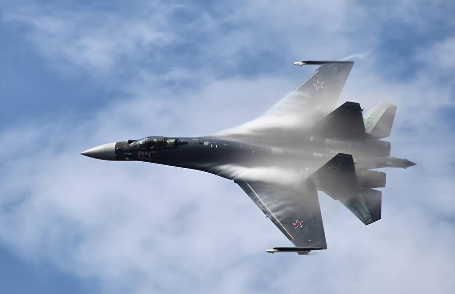 F-35'lere alternatif olarak düşünülen uçaklardan biri de Rus yapımı SU-35 model avcı uçağı.