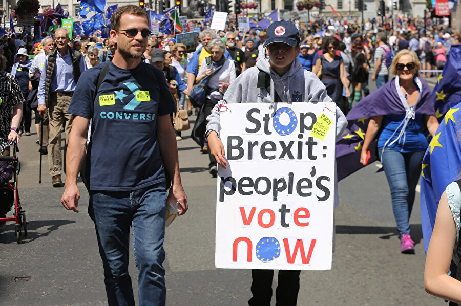 İngiltere'de Brexit karşıtı gösteri düzenlendi.