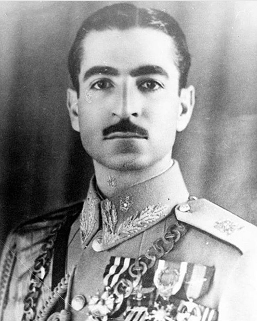 Veliaht prenslik yıllarında Muhammed Rıza Pehlevî.