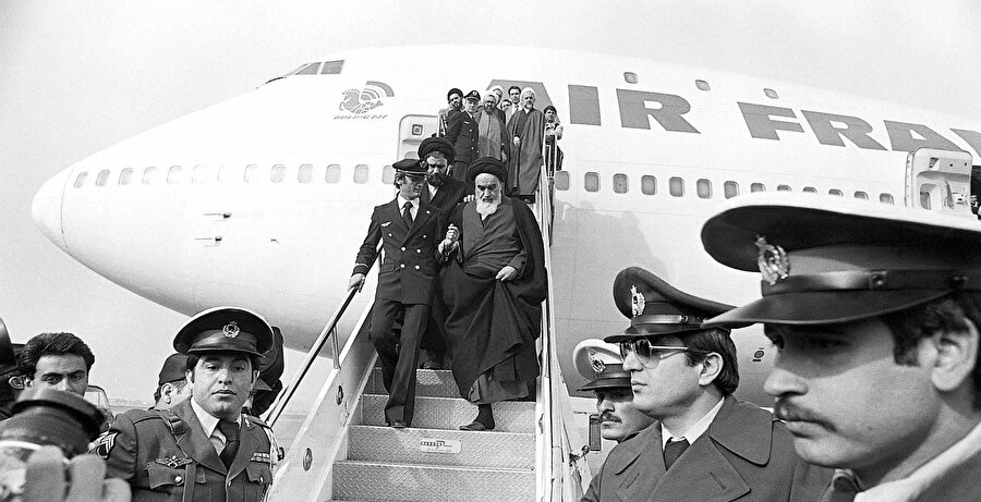 Humeynî'nin İran'a dönüşü, 1 Şubat 1979.