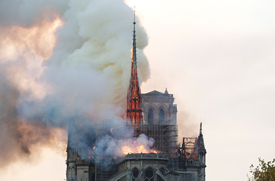 Notre Dame Katedrali geçtiğimiz aylarda bilinmeyen bir sebepten dolayı çıkan yangınla alevlere teslim oldu 