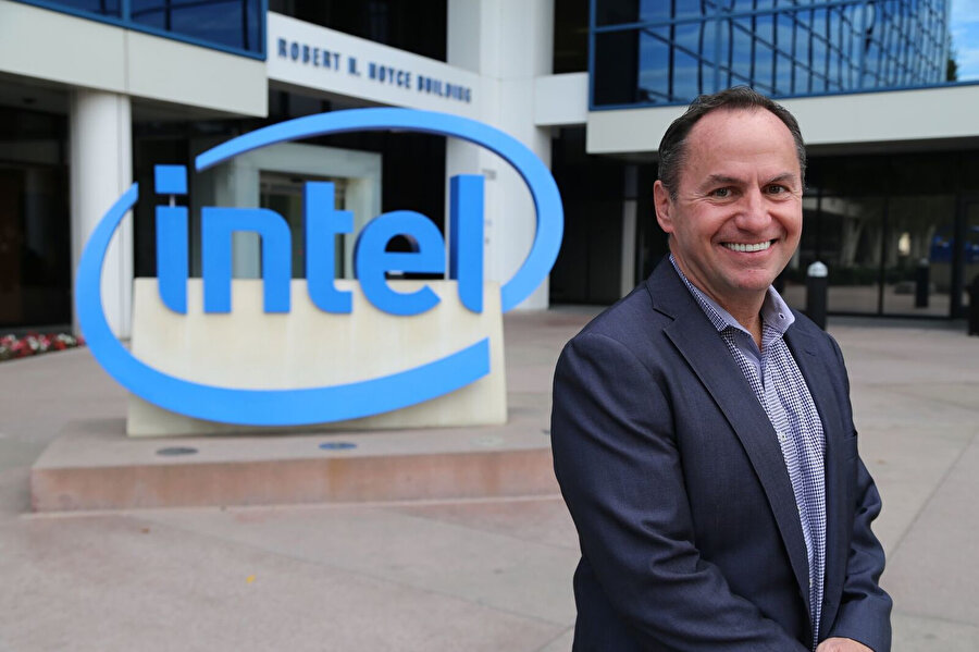 Intel CEO'su Bob Swan. 