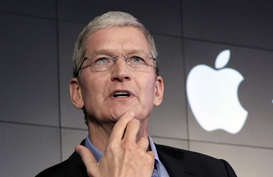 Apple'ın CEO'su Tim Cook, otomobil üretim sürecini hızlandırıyor.