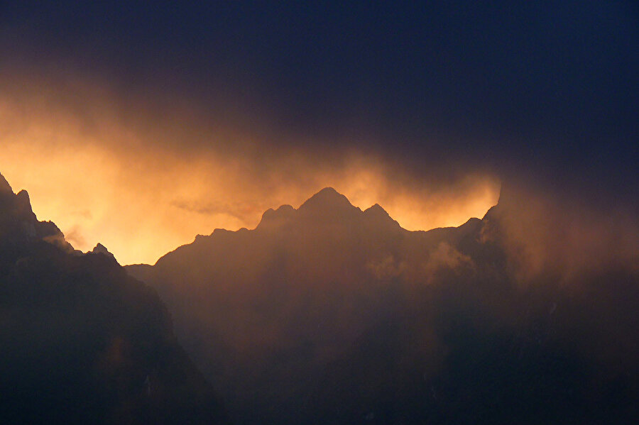 Ubinas Yanardağı, Peru'nun güneyindeki Moquegua bölgesinde bulunuyor. -AA