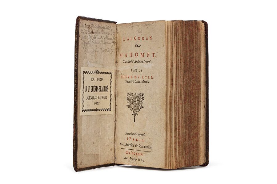 Andre Du Ryer’in 1647 yılında Arapçadan Fransızcaya çevirdiği “L'Alcoran de Mahomet” isimli Kur'ân-ı Kerîm tercümesi.