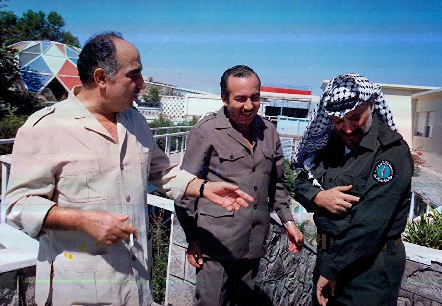 Salah Halef (en solda), Halîl el Vezîr (ortada) ve Yâser Arafat, Tunus günlerinde...