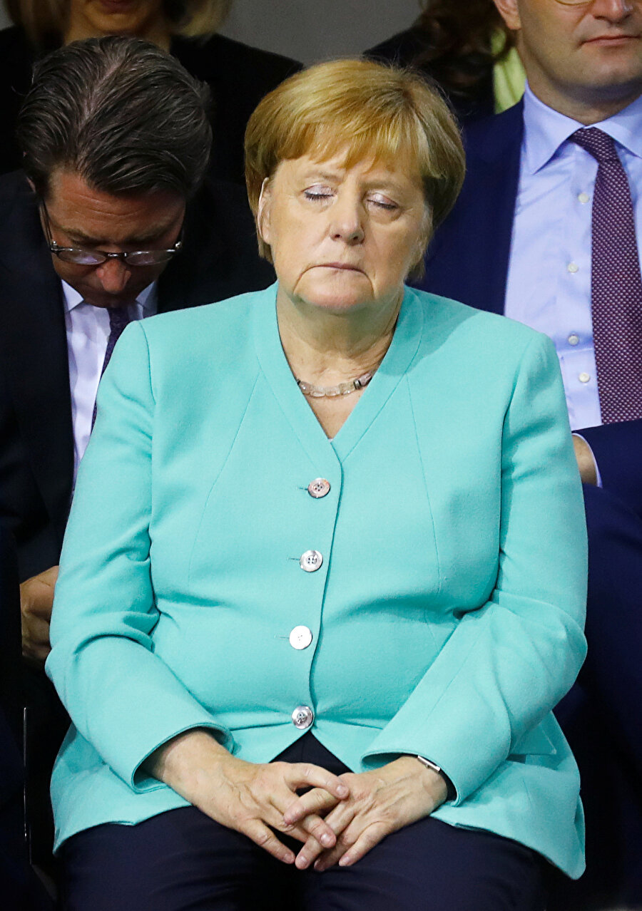 Almanya Şansölyesi Angela Merkel bir toplantı sırasında görünüyor.
