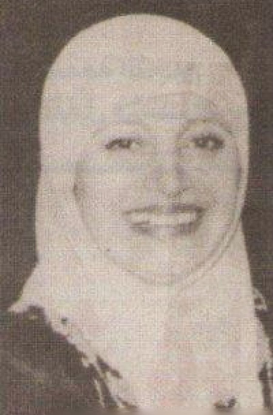 Örtündükten sonra tamamen inzivaya çekilen Medîha Kâmil'in bu döneminden geriye iki kare fotoğraf kaldı.